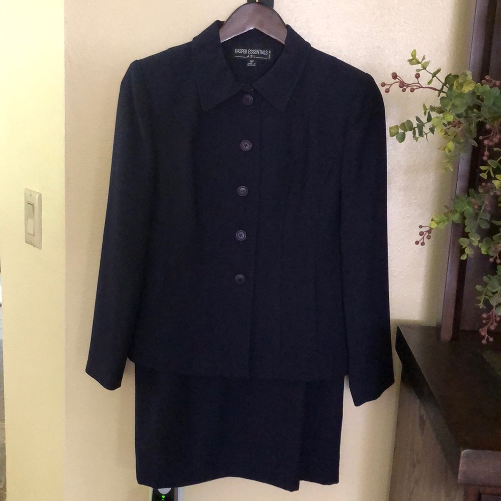 Kasper Essentials skirt suit
